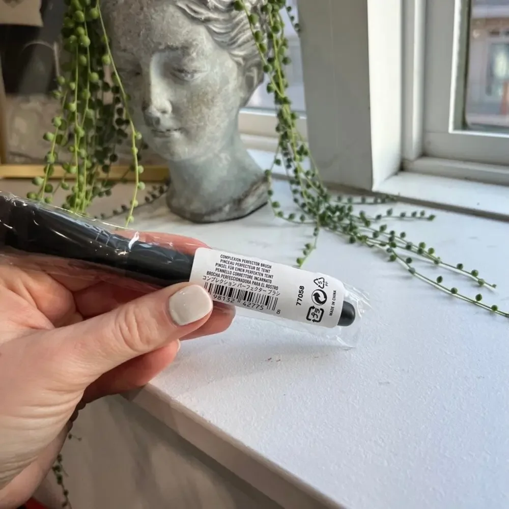 NEW BareMinerals Complexion Perfector Face Brush
